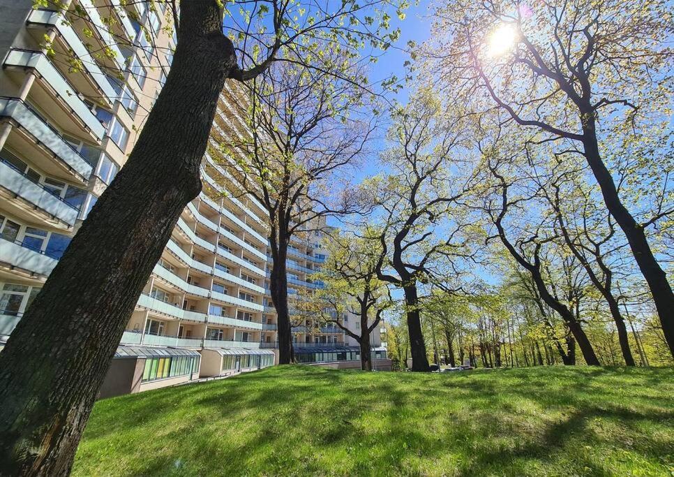 Stylish Apartment With Parking & Spacious Balcony Рига Екстериор снимка