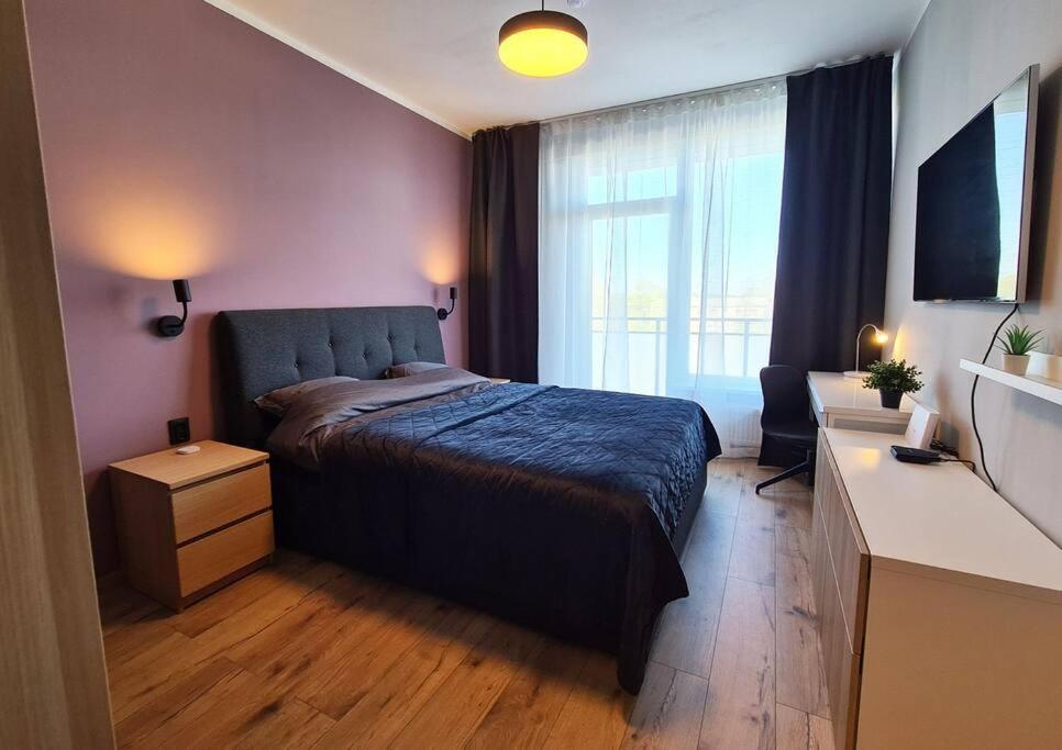 Stylish Apartment With Parking & Spacious Balcony Рига Екстериор снимка