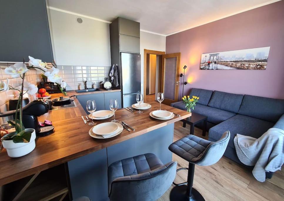 Stylish Apartment With Parking & Spacious Balcony Рига Екстериор снимка