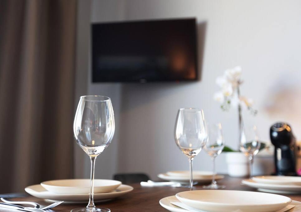 Stylish Apartment With Parking & Spacious Balcony Рига Екстериор снимка